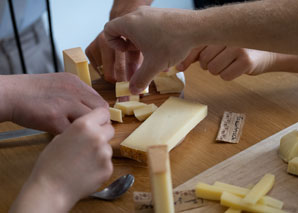 Cheese tasting with sommeliers (on site or online)
