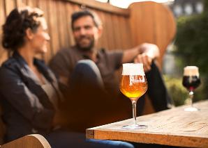 Beer aperitif in the brewery