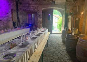 Romantisches Dinner in den Weinbergen