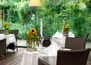 Location d'été : dîner dans l'Orangerie, dans un cadre raffiné