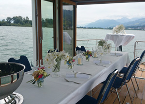 Celebrate on the houseboat