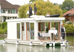 Feiern auf dem Hausboot