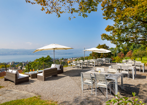 Fondue Chinoise à discrétion with a view of Lake Zurich