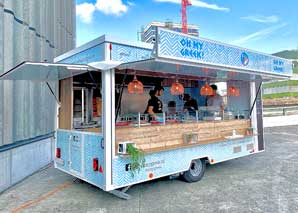 Food Truck avec de la nourriture grecque originale