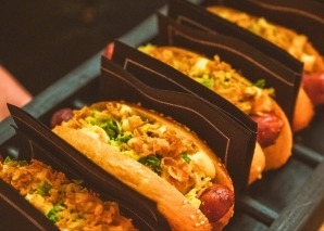 Foodtruck mit Hot Dogs, Chili oder Chäsbrägel