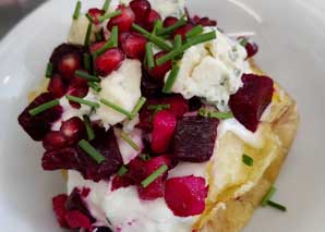 Food Truck mit Baked Potatoes und mehr