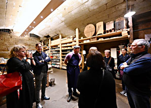 Guided tour of the cheese cellar with raclette fun