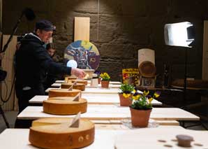 Guided tour of the cheese cellar with raclette fun