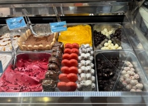 Hausgemachtes Gelato aus dem Piaggio Porter