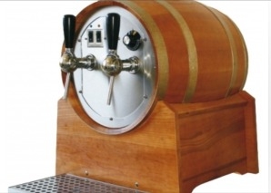 Getränke-Catering: Glühwein aus dem Holzfass