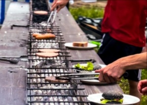 Barbecue auf dem 15-Meter-Grill