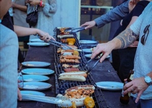 Barbecue auf dem 15-Meter-Grill