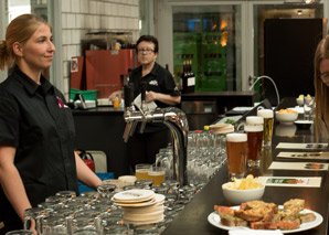 Dégustation de bières avec un repas frais du marché à Zurich