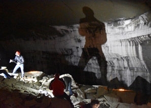 Experience the caves with raclette à discrétion