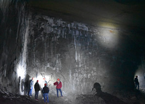 Experience the caves with raclette à discrétion