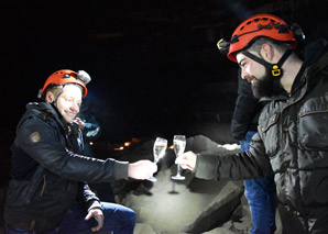 Raclette à discrétion dans les grottes - une aventure fascinante