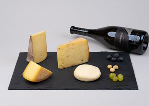 Cheese tasting with sommeliers (on site or online)