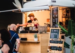 Kaffee-Spezialitäten aus der Piaggio Ape