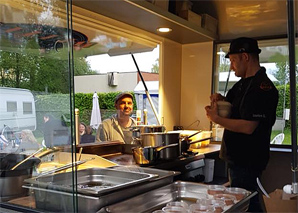 Mac'n'Cheese und Burger aus dem Foodtruck