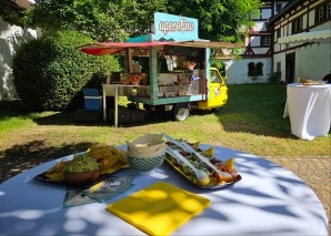 Piaggio Ape als Bar-, Grill- und Apéro-Truck