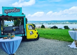 Piaggio Ape als Bar-, Grill- und Apéro-Truck