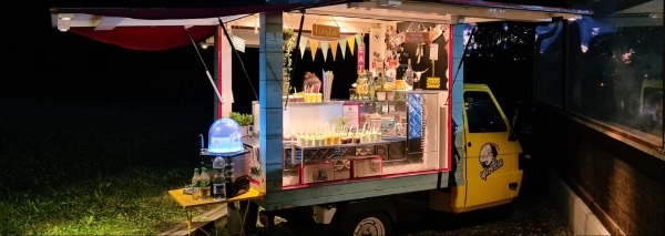 Piaggio Ape als Bar-, Grill- und Apéro-Truck