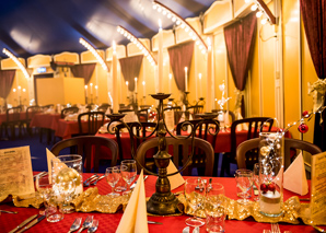 Poetisches Weihnachtsvarieté mit Essen im Zirkuszelt