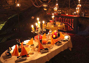 Se régaler avec une raclette dans la grotte du Hölloch