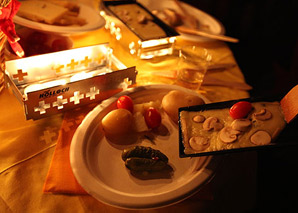 Se régaler avec une raclette dans la grotte du Hölloch