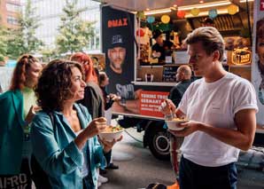 Food Truck mit Poké Bowls und Ramensuppen