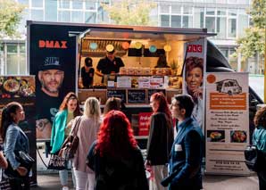 Food Truck mit Poké Bowls und Ramensuppen