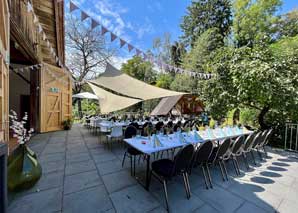 Fête d'été dans une oasis de verdure