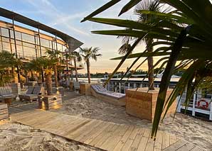 Fête estivale avec ambiance de plage à Bâle