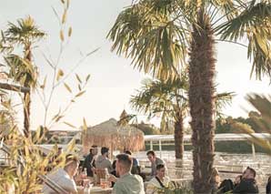 Fête estivale avec ambiance de plage à Bâle