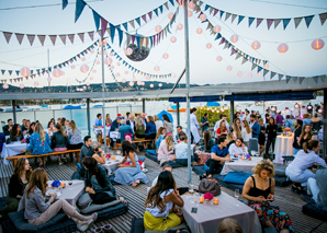 Fête palpitante directement sur le lac de Zurich