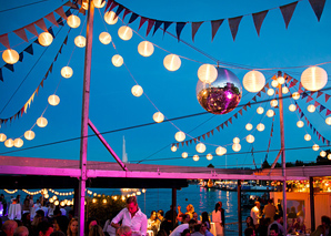 Fête palpitante directement sur le lac de Zurich