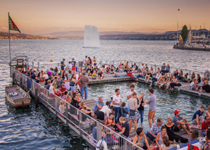 Fête palpitante directement sur le lac de Zurich