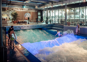 Surfen und Essen mit Hawaiifeeling