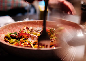 Surfen und Essen mit Hawaiifeeling
