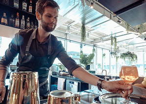Surfen und Essen mit Hawaiifeeling