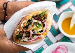 Vintage-Foodtruck mit vegetarischer und veganer Weltküche