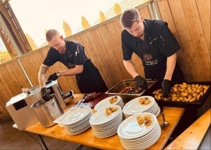 Waldhaus-Grillfest in der Natur bei Bern