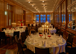 Weihnachtsdinner über der Stadt Zürich