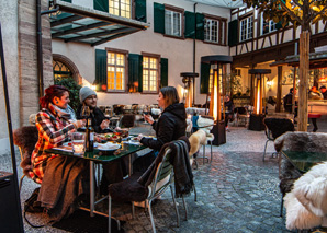 Weihnachtsessen im lauschigen Hofgarten