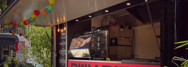 Foodtruck mit Hot Dogs, Chili oder Chäsbrägel