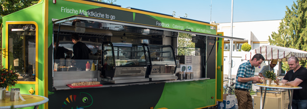 Cuisine de marché créative du camion de nourriture