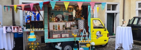Piaggio Ape als Bar-, Grill- und Apéro-Truck