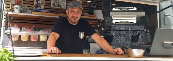 Pizza food truck napolitain