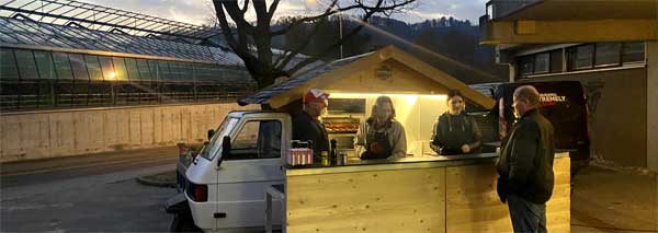 Camion de nourriture à raclette