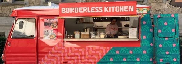 Vintage-Foodtruck mit vegetarischer und veganer Weltküche